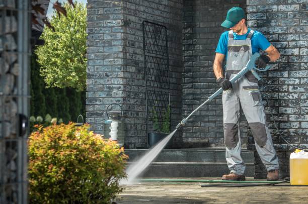 Best Driveway Pressure Washing  in Comstock Northwest, MI
