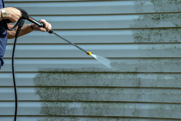 Best Animal Enclosure Cleaning  in Comstock Northwest, MI